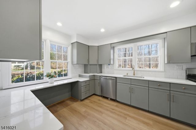 54 Cobb Rd, Mountain Lakes Boro, NJ 07046