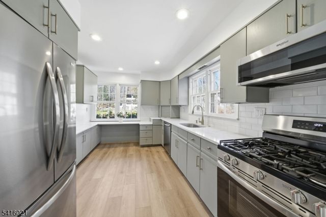 54 Cobb Rd, Mountain Lakes Boro, NJ 07046