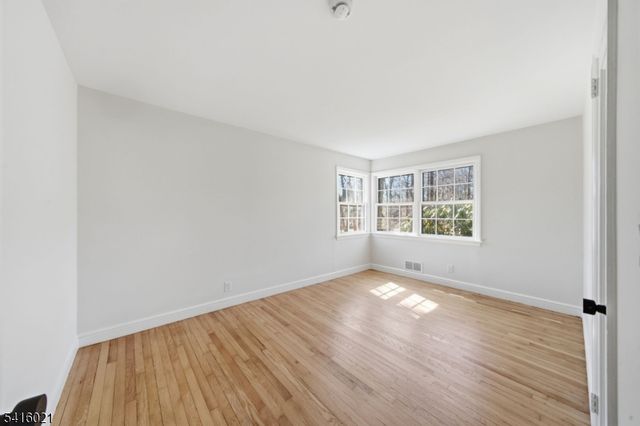 54 Cobb Rd, Mountain Lakes Boro, NJ 07046