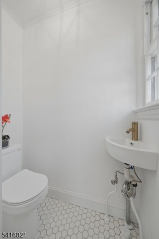 54 Cobb Rd, Mountain Lakes Boro, NJ 07046