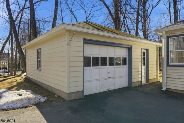 54 Cobb Rd, Mountain Lakes Boro, NJ 07046