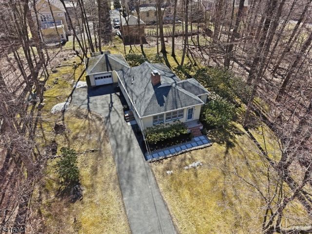 54 Cobb Rd, Mountain Lakes Boro, NJ 07046