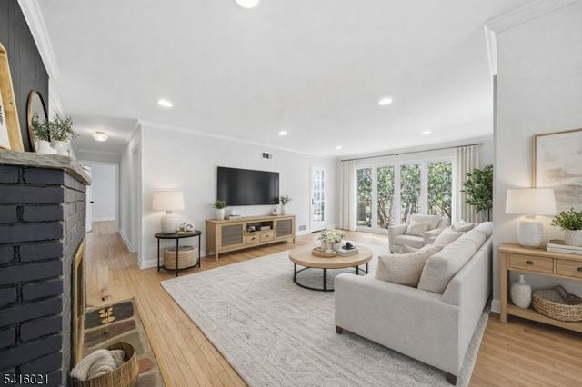 54 Cobb Rd, Mountain Lakes Boro, NJ 07046