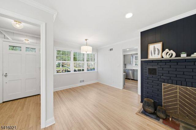 54 Cobb Rd, Mountain Lakes Boro, NJ 07046