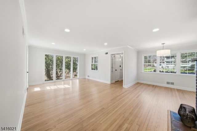 54 Cobb Rd, Mountain Lakes Boro, NJ 07046