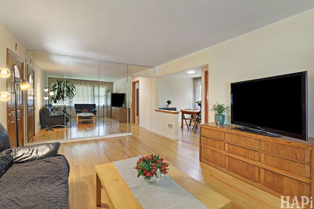 4805 N Nottingham Avenue, Chicago, IL 60656
