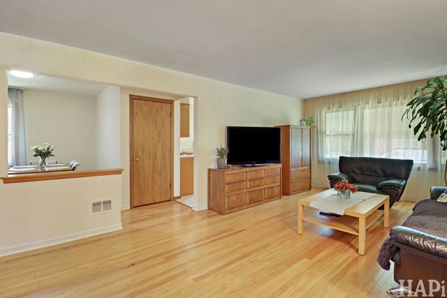 4805 N Nottingham Avenue, Chicago, IL 60656