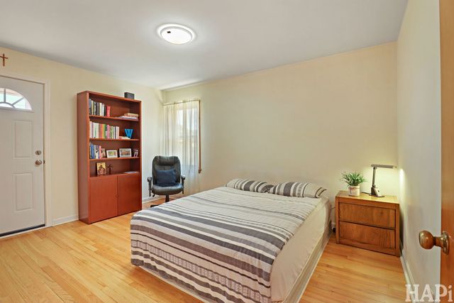 4805 N Nottingham Avenue, Chicago, IL 60656