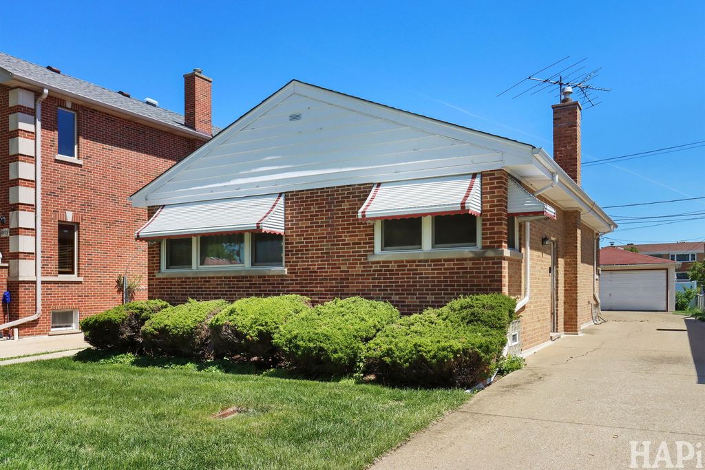 4805 N Nottingham Avenue, Chicago, IL 60656
