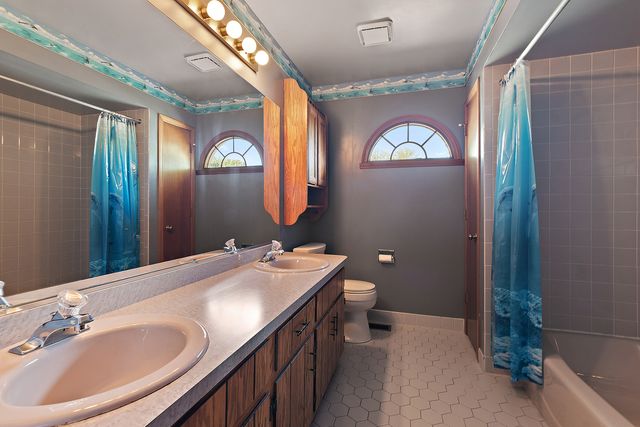17300 Brook Hill Drive, Orland Park, IL 60467
