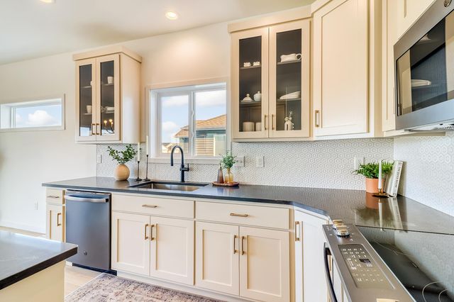 6800 32nd Street S, Fargo, ND 58104