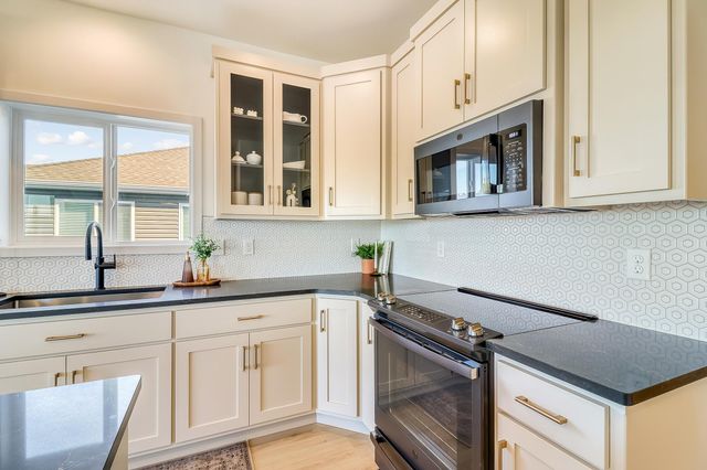 6800 32nd Street S, Fargo, ND 58104