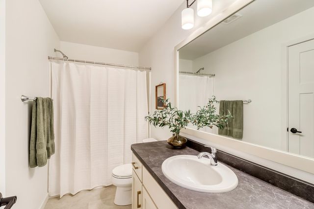 6800 32nd Street S, Fargo, ND 58104