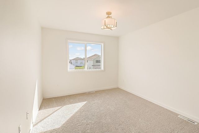 6800 32nd Street S, Fargo, ND 58104