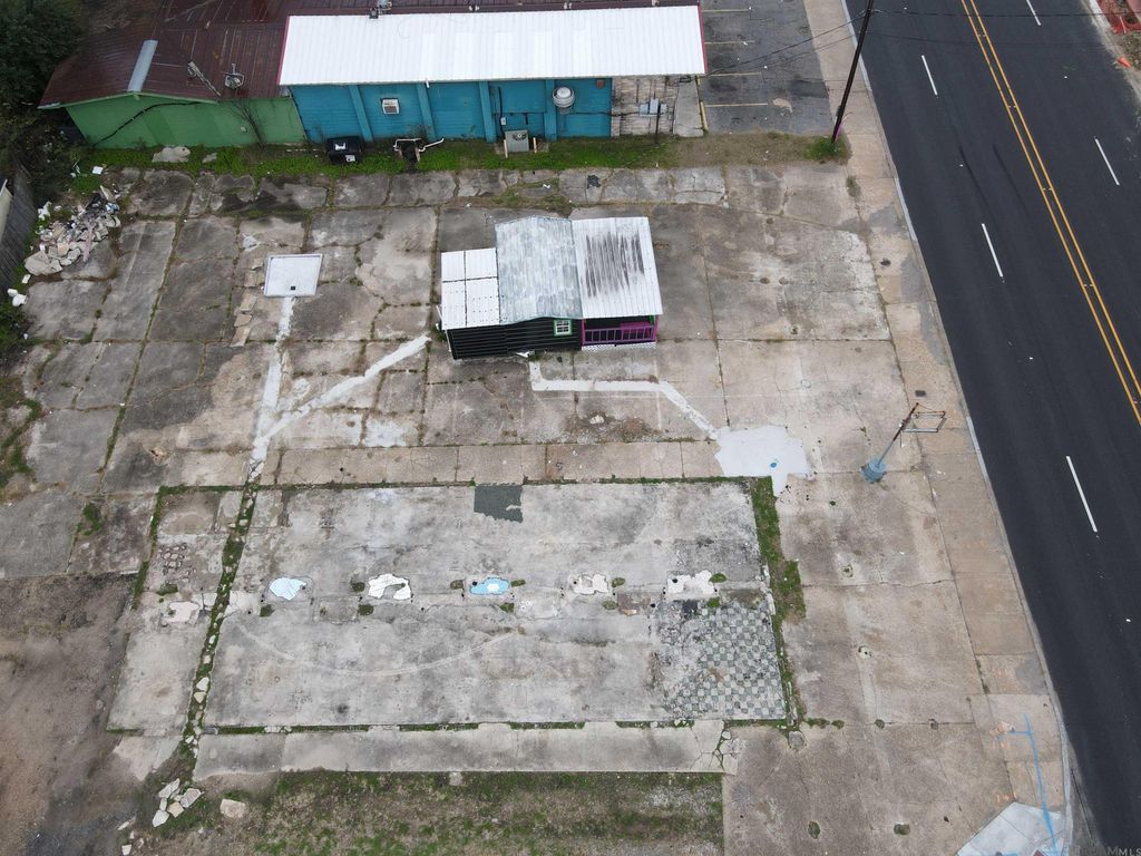 1866 N Foster Dr, Baton Rouge, LA 70806