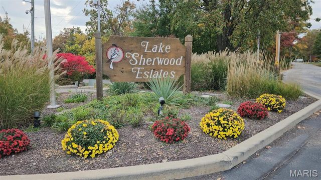 1902 Glenn Court, Lake Sherwood, MO 63357