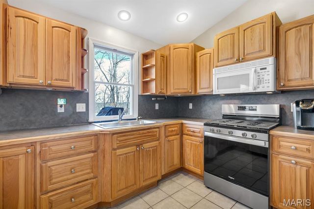 1902 Glenn Court, Lake Sherwood, MO 63357