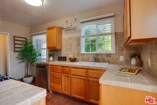 15031 Hartland Street, Van Nuys (los Angeles), CA 91405