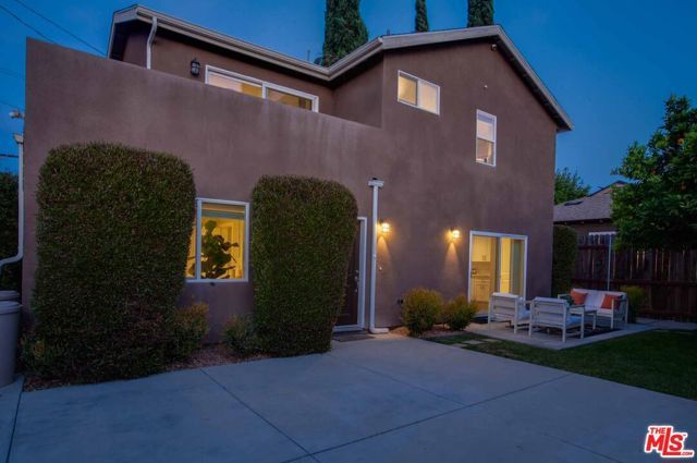 15031 Hartland Street, Van Nuys (los Angeles), CA 91405