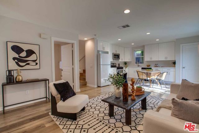 15031 Hartland Street, Van Nuys (los Angeles), CA 91405