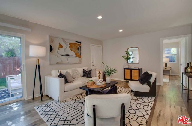 15031 Hartland Street, Van Nuys (los Angeles), CA 91405