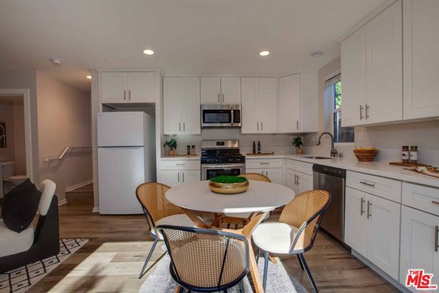 15031 Hartland Street, Van Nuys (los Angeles), CA 91405