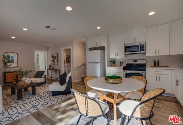 15031 Hartland Street, Van Nuys (los Angeles), CA 91405