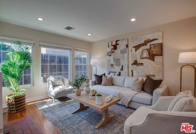 15031 Hartland Street, Van Nuys (los Angeles), CA 91405