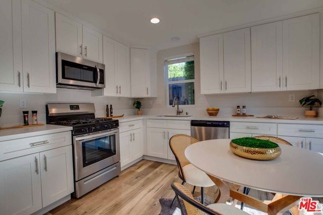 15031 Hartland Street, Van Nuys (los Angeles), CA 91405