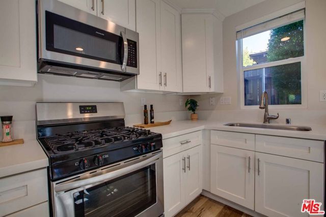 15031 Hartland Street, Van Nuys (los Angeles), CA 91405