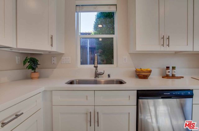15031 Hartland Street, Van Nuys (los Angeles), CA 91405
