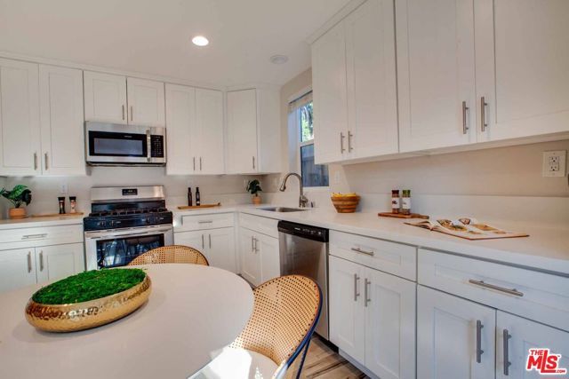 15031 Hartland Street, Van Nuys (los Angeles), CA 91405