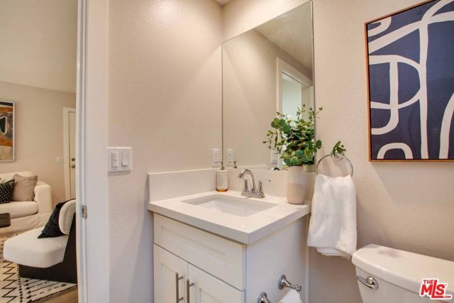 15031 Hartland Street, Van Nuys (los Angeles), CA 91405