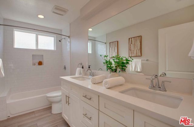 15031 Hartland Street, Van Nuys (los Angeles), CA 91405