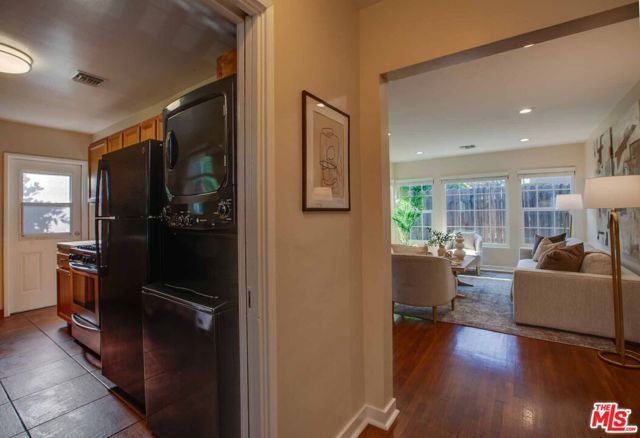 15031 Hartland Street, Van Nuys (los Angeles), CA 91405