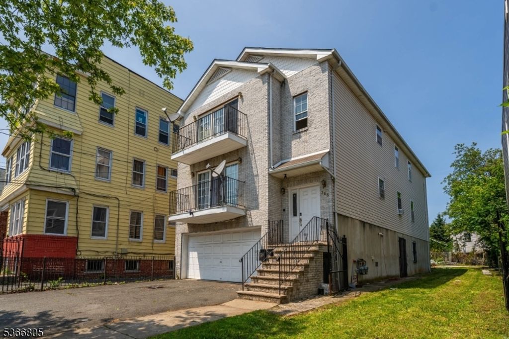 303 W Runyon St, Newark City, NJ 07108