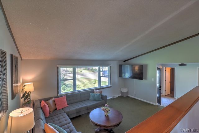 84 Regency Drive, Grand Island, NY 14072