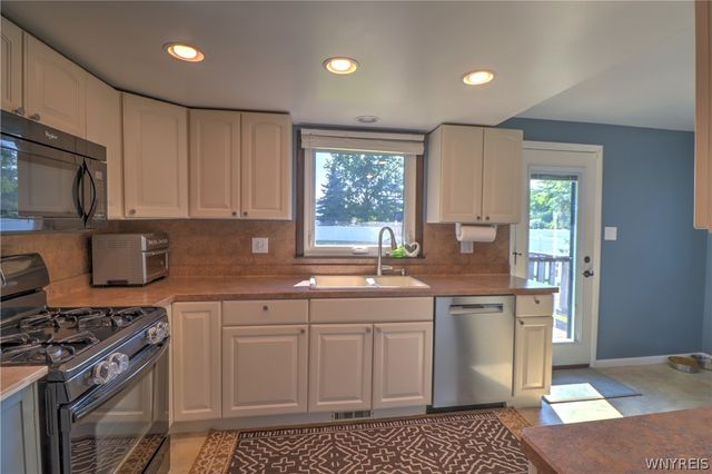 84 Regency Drive, Grand Island, NY 14072