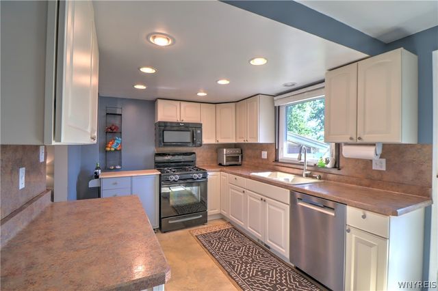 84 Regency Drive, Grand Island, NY 14072