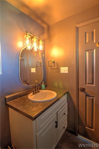 84 Regency Drive, Grand Island, NY 14072