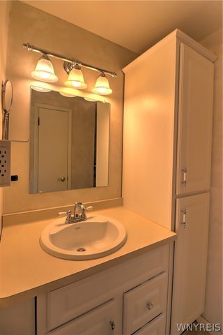 84 Regency Drive, Grand Island, NY 14072