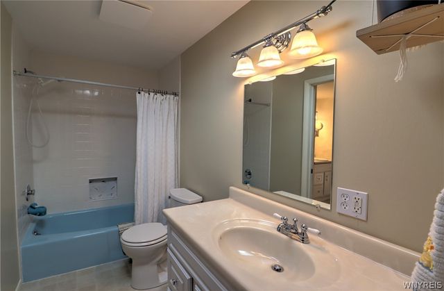 84 Regency Drive, Grand Island, NY 14072