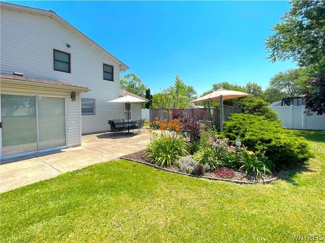 84 Regency Drive, Grand Island, NY 14072