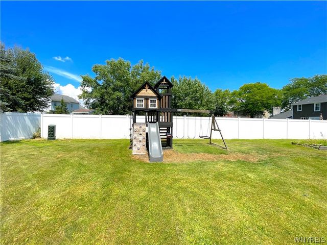 84 Regency Drive, Grand Island, NY 14072