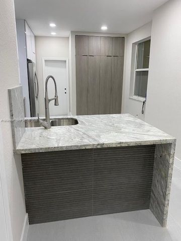 2112 Hacienda Ter 2112, Weston, FL 33327