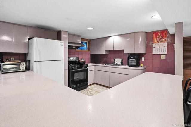 5328 Oceania Street, Oakland Gardens, NY 11364