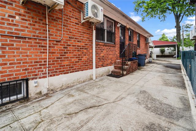 5328 Oceania Street, Oakland Gardens, NY 11364