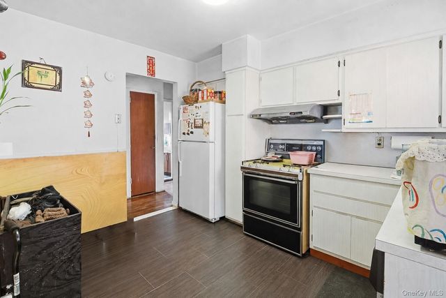 5328 Oceania Street, Oakland Gardens, NY 11364