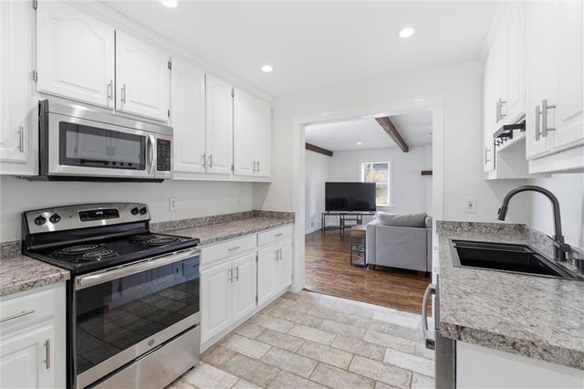 5904 E 100th Street, Kansas City, MO 64134