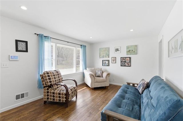 5904 E 100th Street, Kansas City, MO 64134